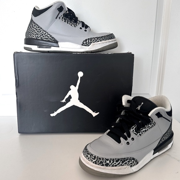 Air Jordan 3 Retro BG (7Y) Wolf Grey/Metallic Silver + Black- With Box  Youth EUC